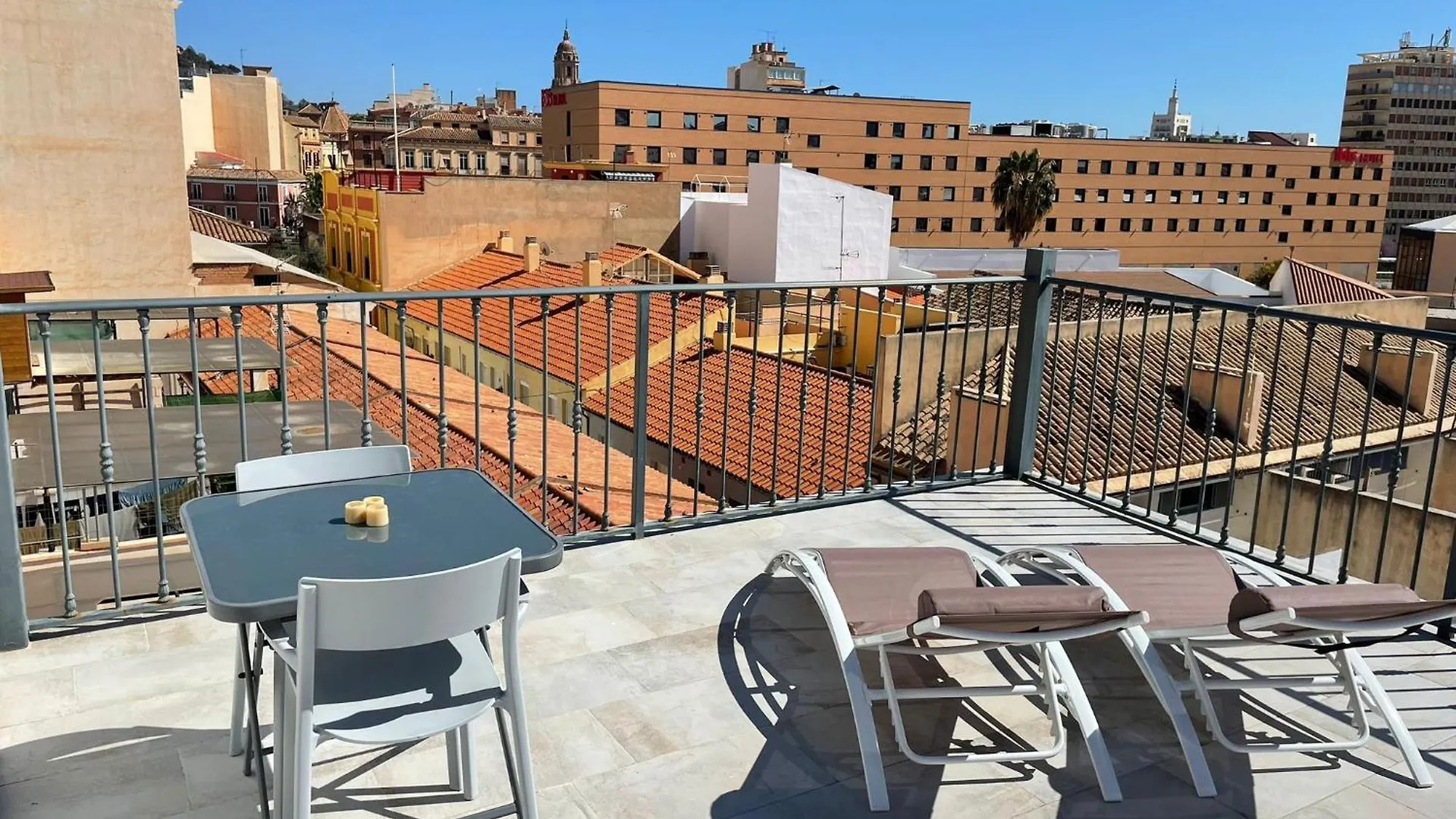 Lovely Studio Apartment With Terrace location